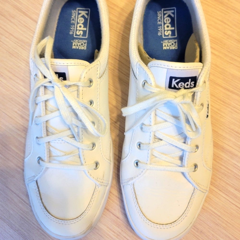 Keds Leather w/Memory Foam Sz 9